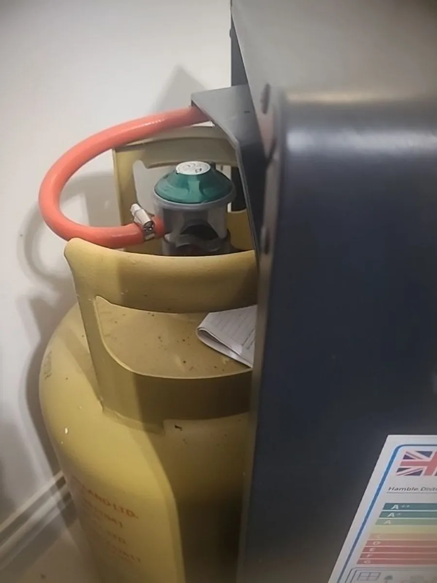 portable gas heater and full cylinder of gas - Image 2