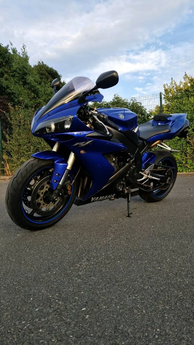 Yamaha R1 - Image 4