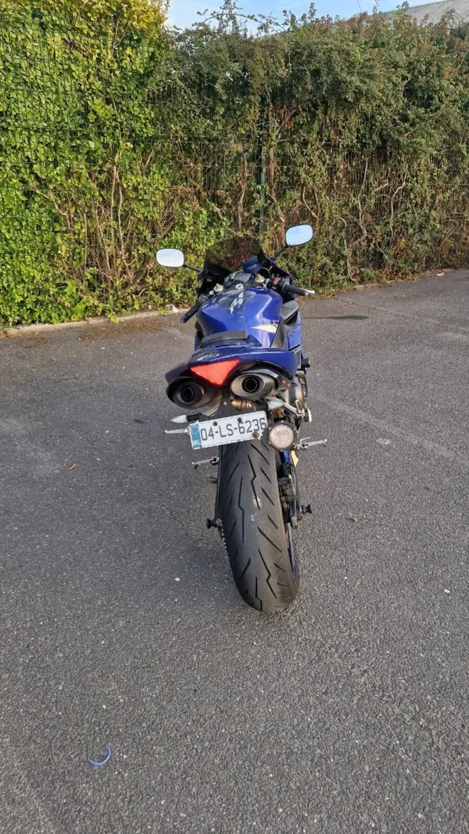 Yamaha R1 - Image 3