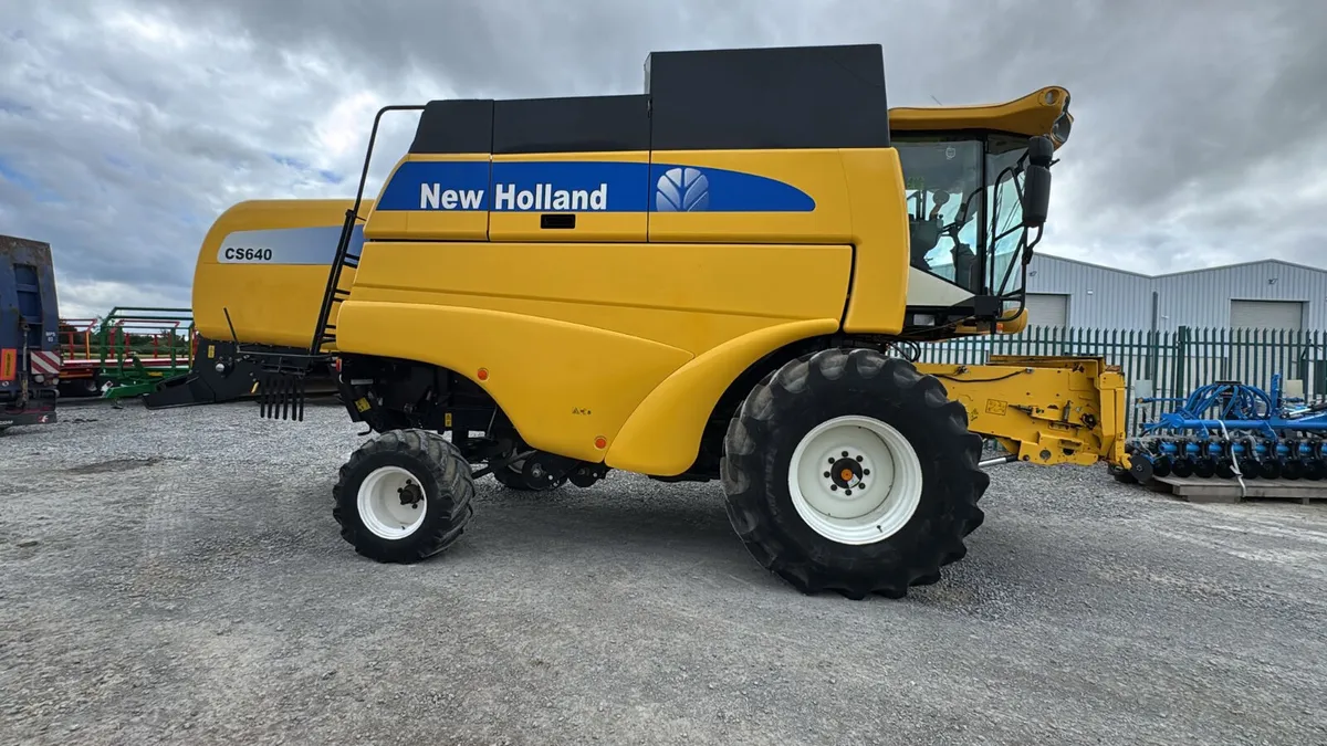 New Holland CS640 - Image 3