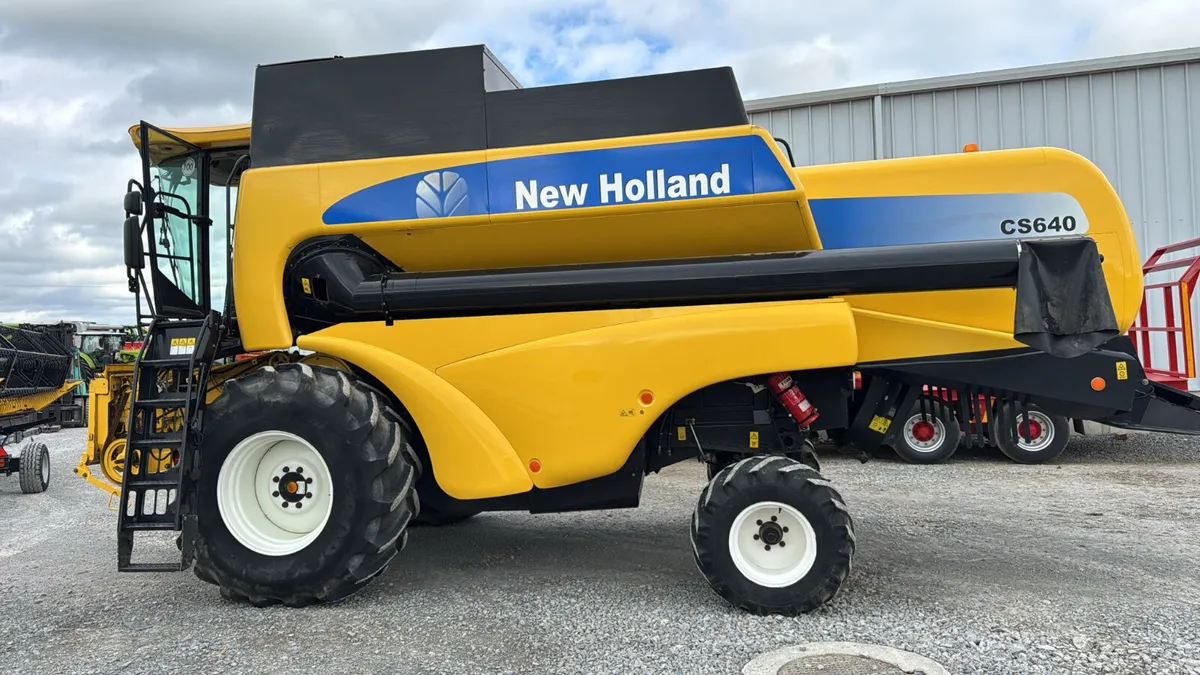 New Holland CS640 - Image 1