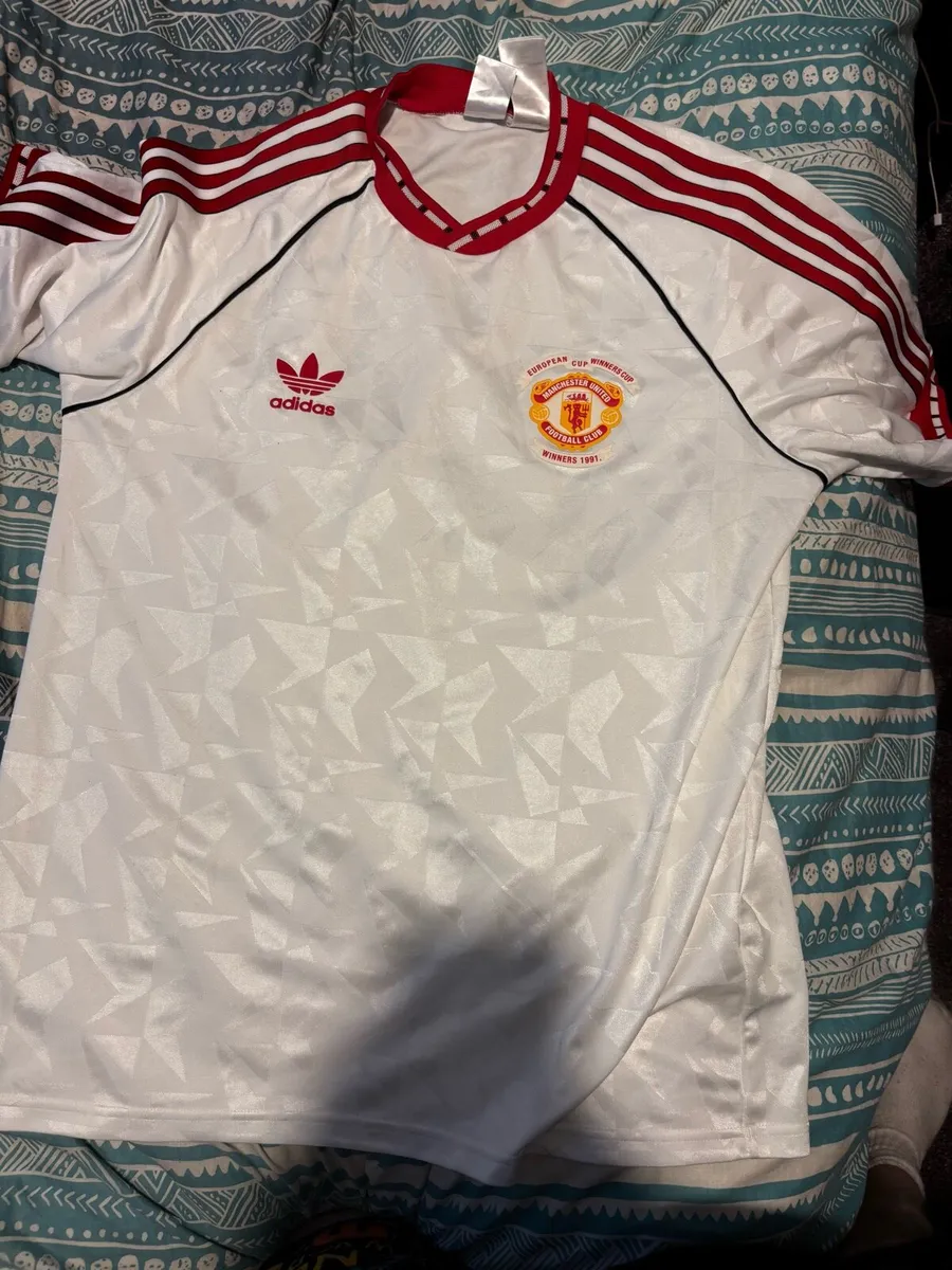 Man United UEFA Cup Winners Cup Retro Jersey - Image 1
