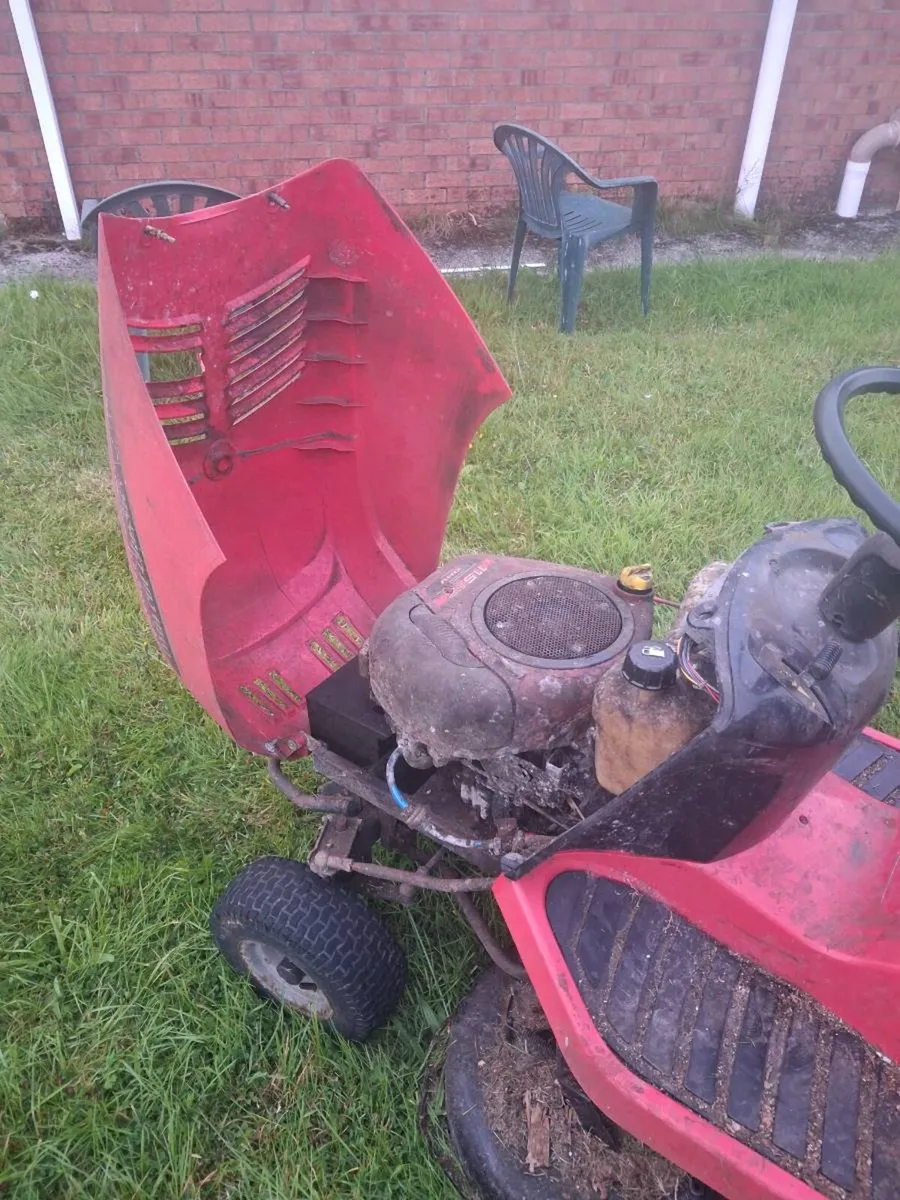 Ride on lawnmower - Image 2