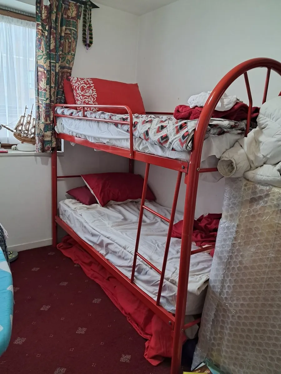 TELEVISION + MICROWAVE + BUNK BEDS + BUGGY + LIGHT - Image 3