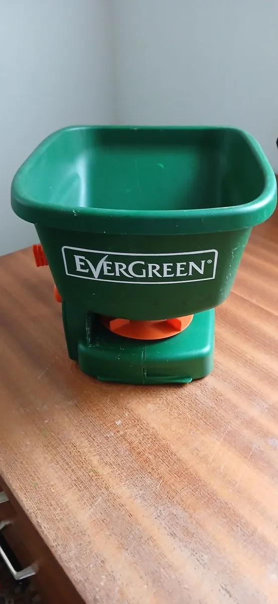Hand held fertiliser  spreader - Image 3