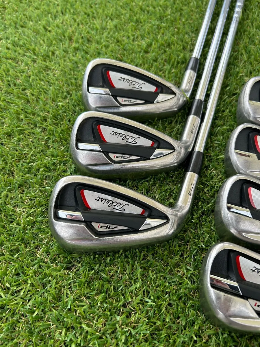 Titleist AP1 714 irons left handed - Image 4