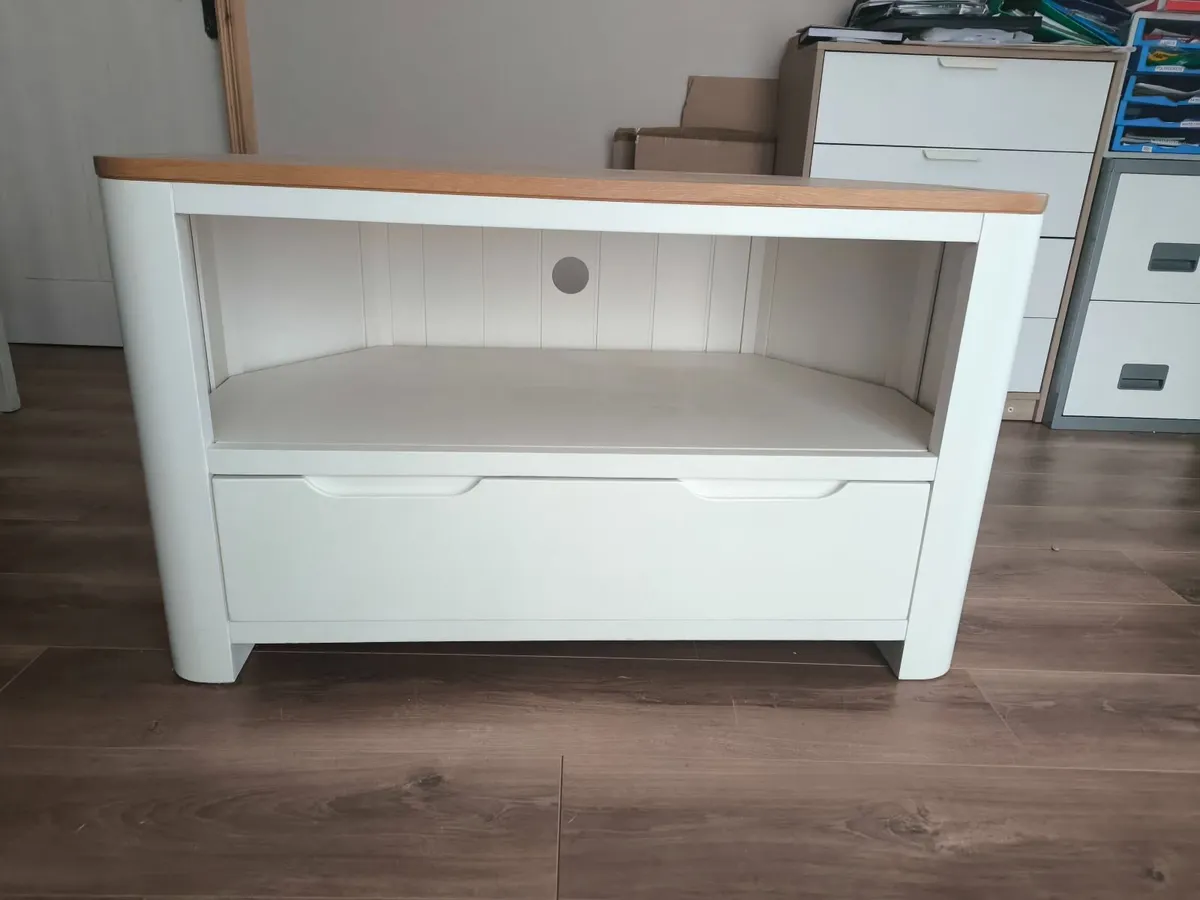 Corner TV Unit - Image 1