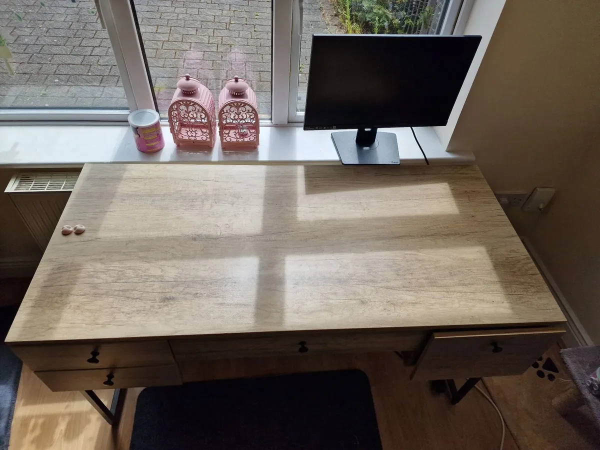 Office desk - Image 2