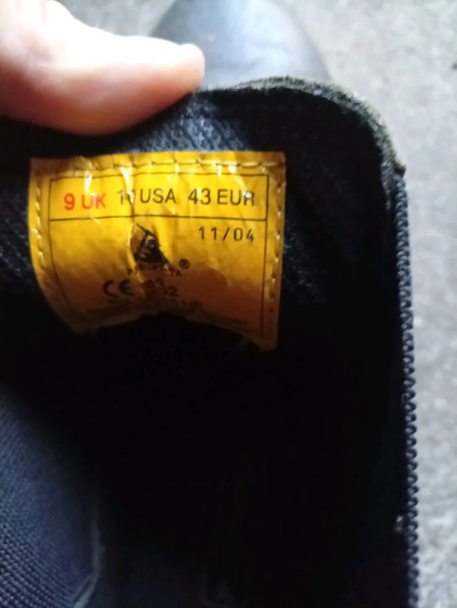 Work boots - Image 2