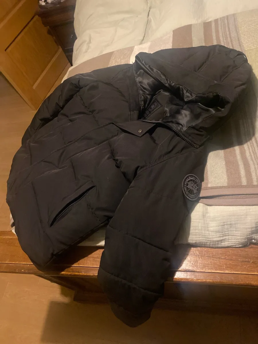Canada goose jacket - Image 2