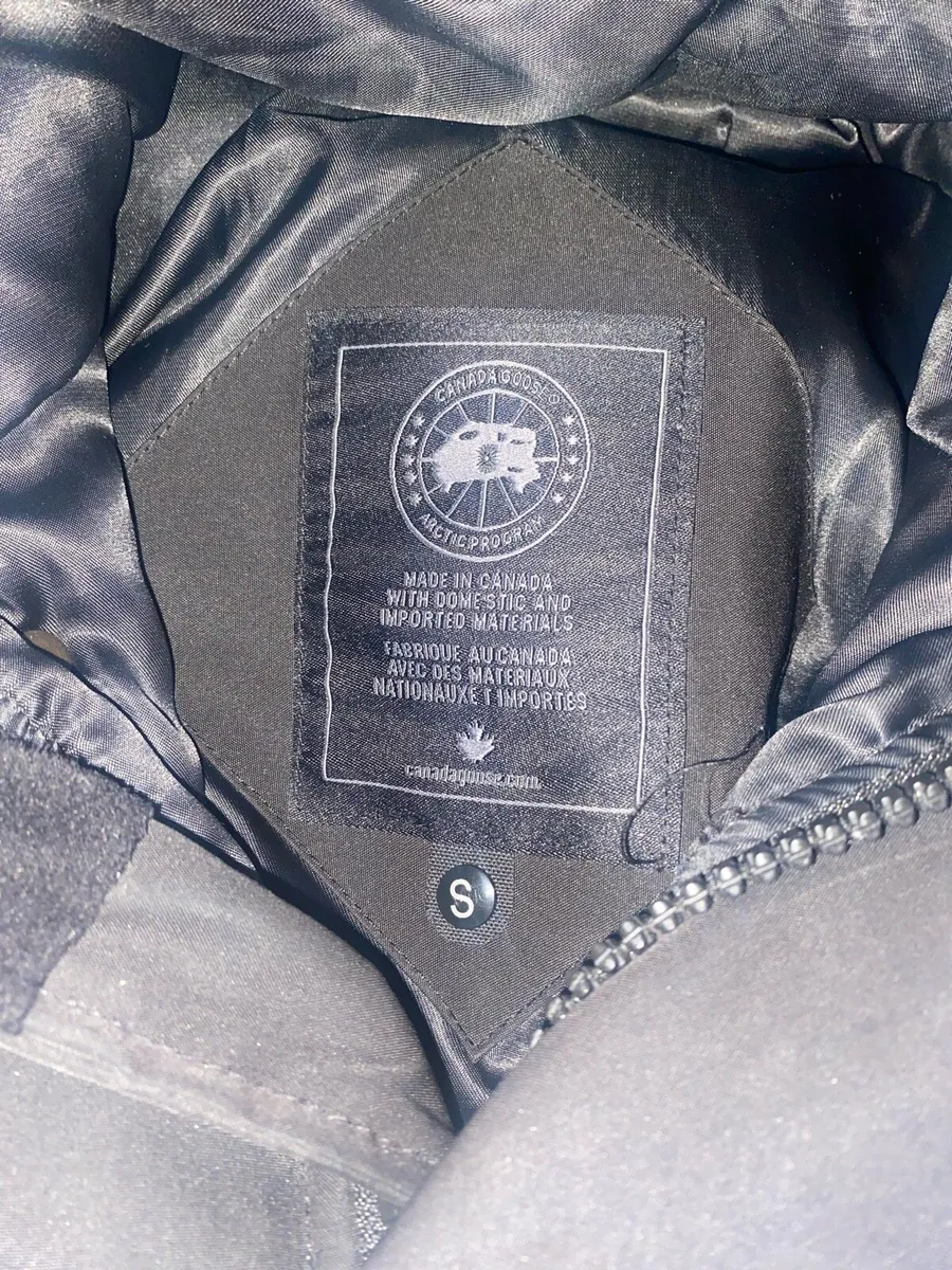 Canada goose jacket - Image 3