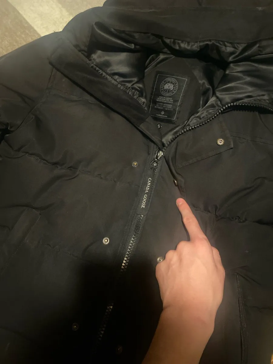 Canada goose jacket - Image 4