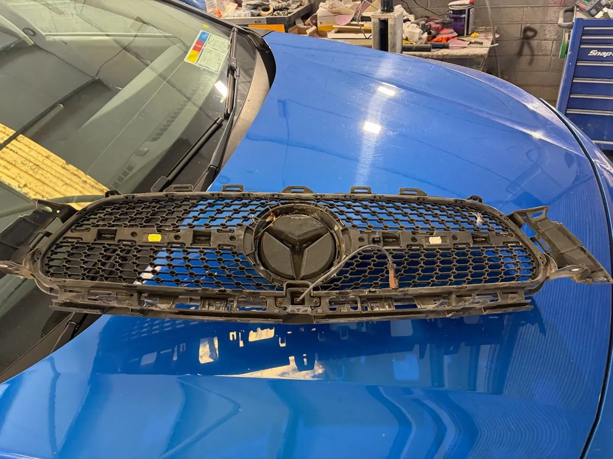 2018 e220 front grille - Image 2