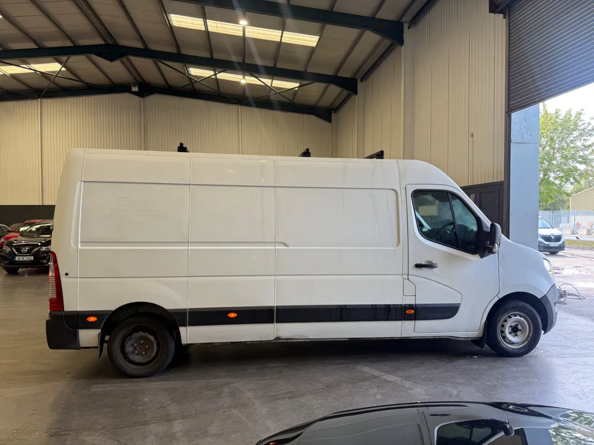 2 Vans Renault master Nissan nv400 €4000 for both - Image 4
