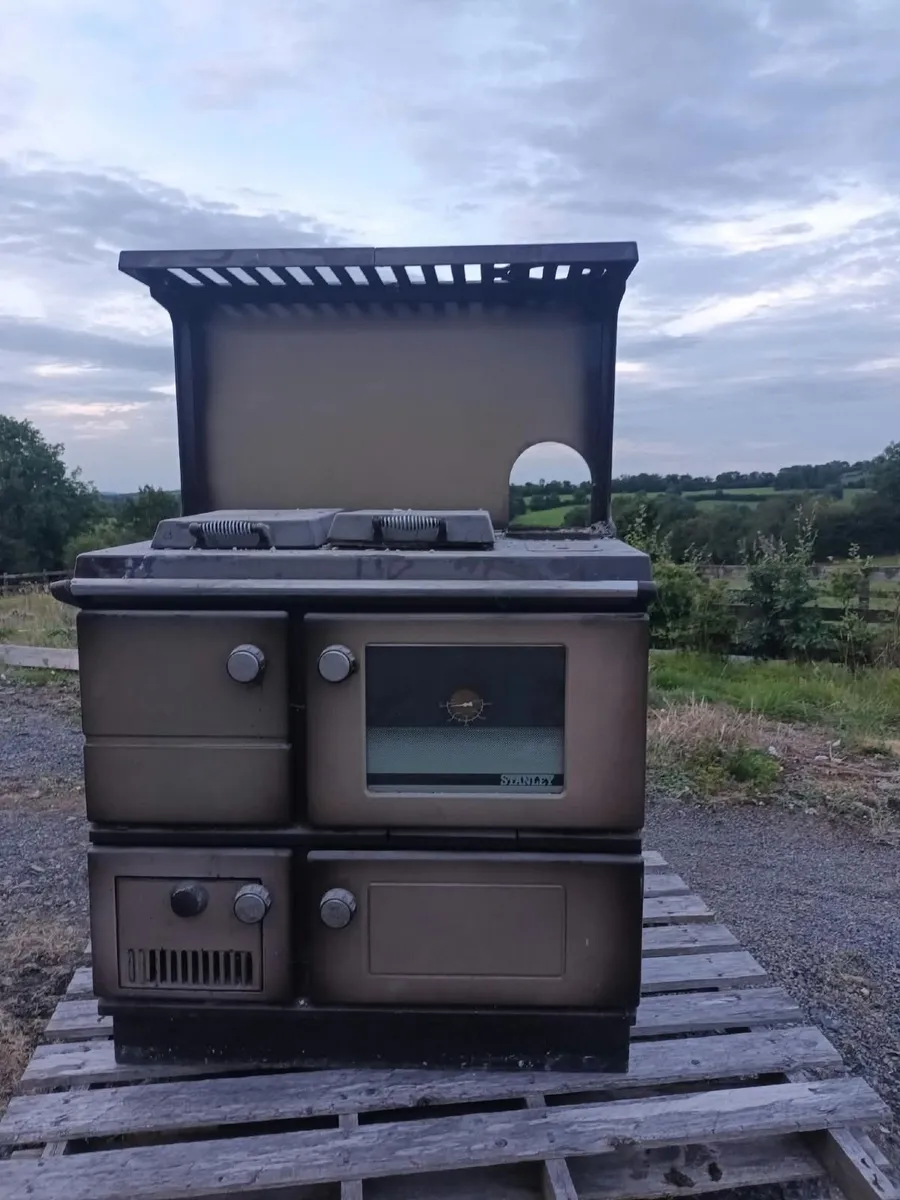 Stanley solid fuel range for sale - Image 1