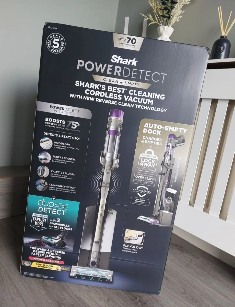 Shark PowerDetect cordless vacuum - Image 1