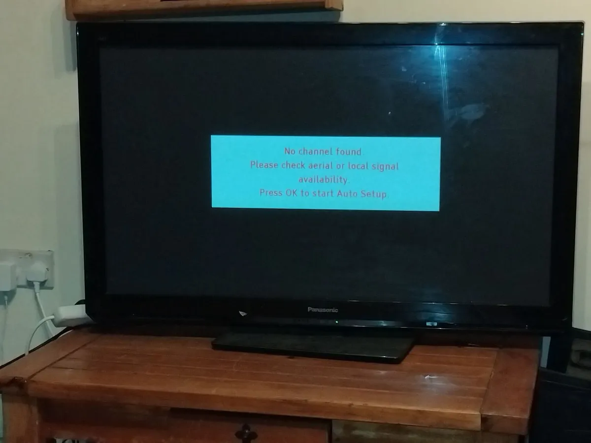 Flat screen 42inc tv - Image 1