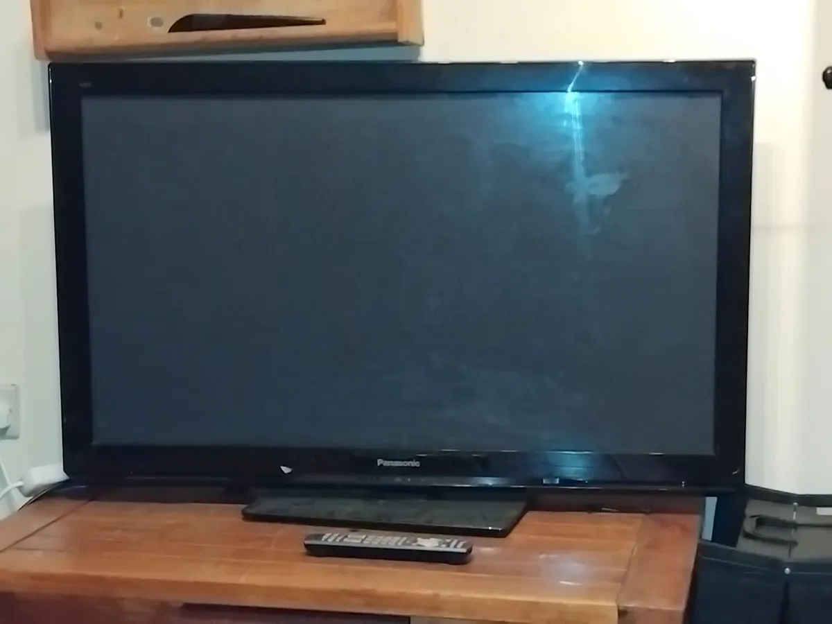 Flat screen 42inc tv - Image 3