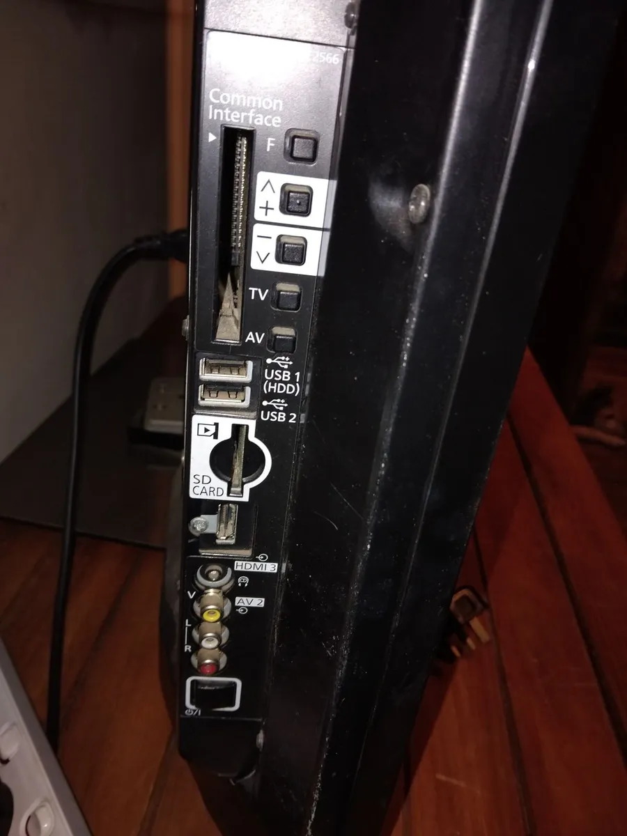 Flat screen 42inc tv - Image 4