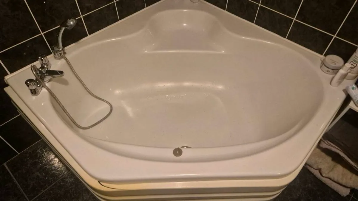 Corner bath - Image 3