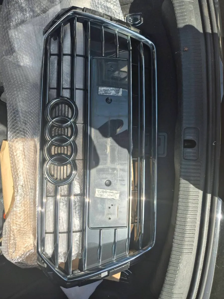 Audi A4 B9 Gloss Black Front Grille - Image 1