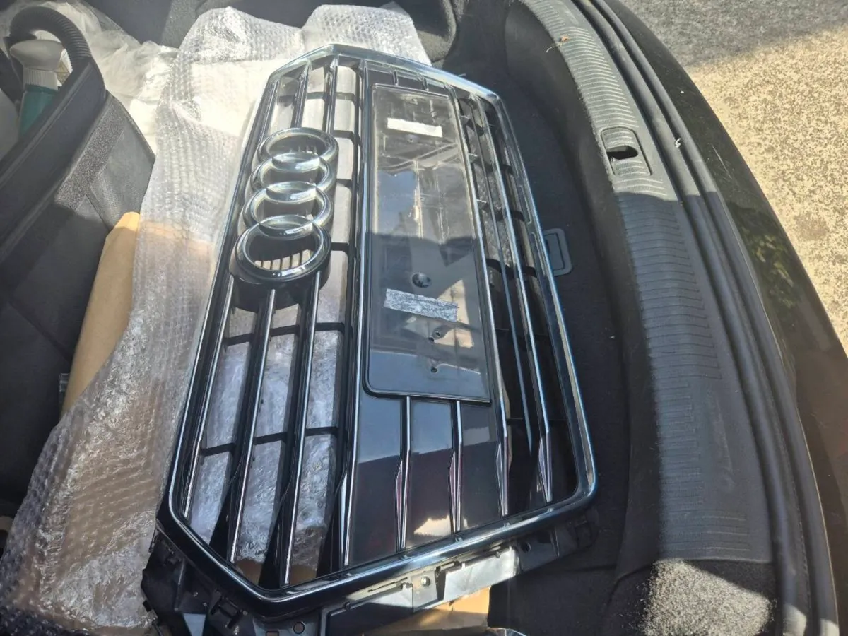 Audi A4 B9 Gloss Black Front Grille - Image 2
