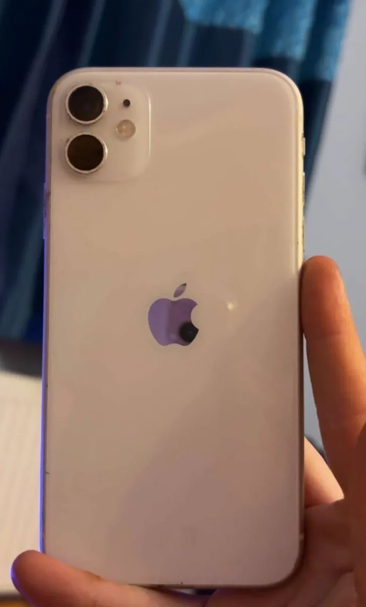 Iphone 11 - Image 2