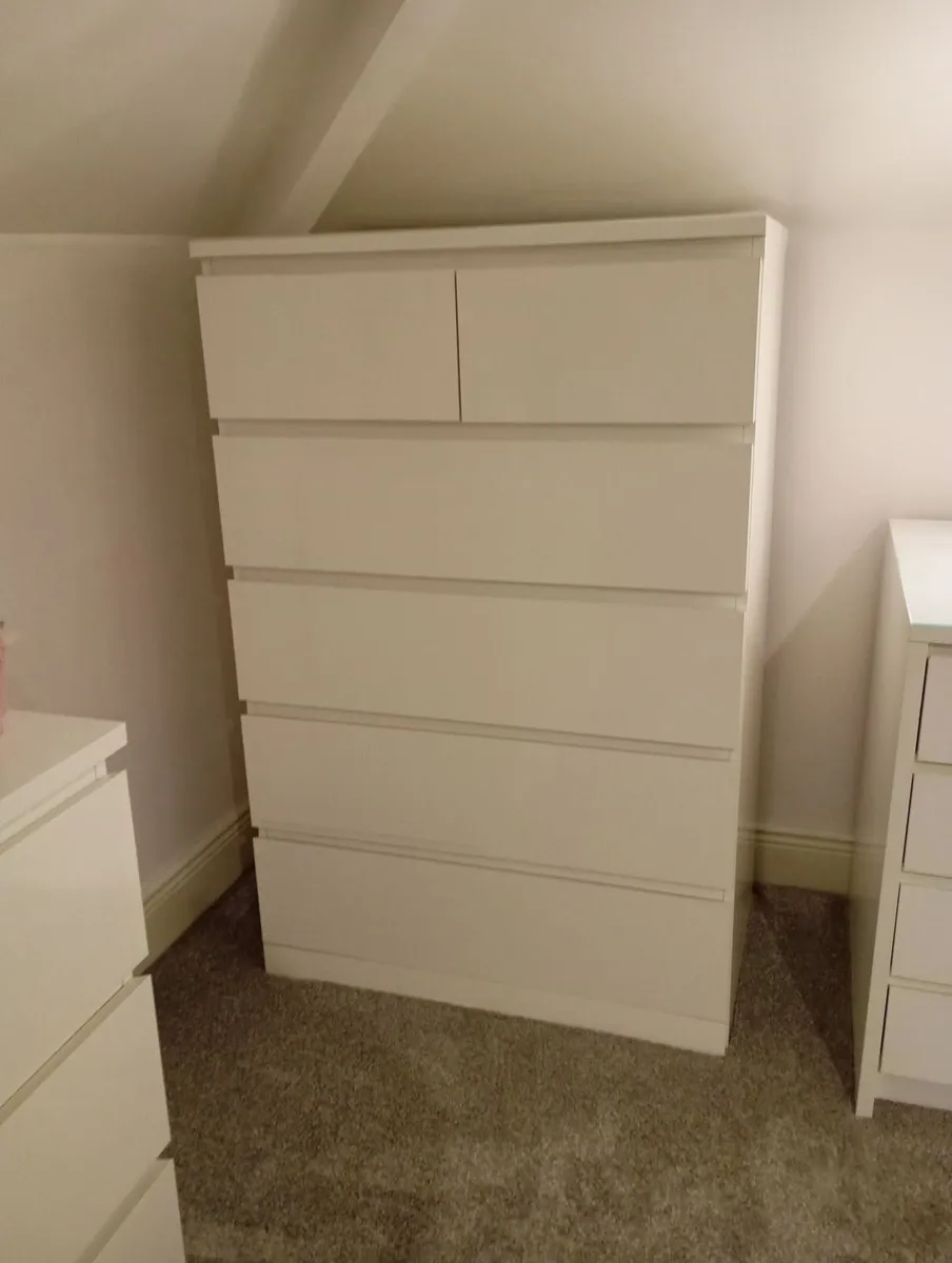 Bedroom furniture - Image 1