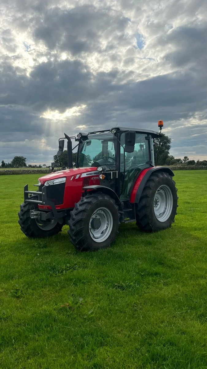 Massey Ferguson 4709 - Image 1