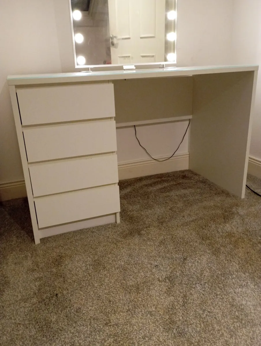 Bedroom furniture - Image 4