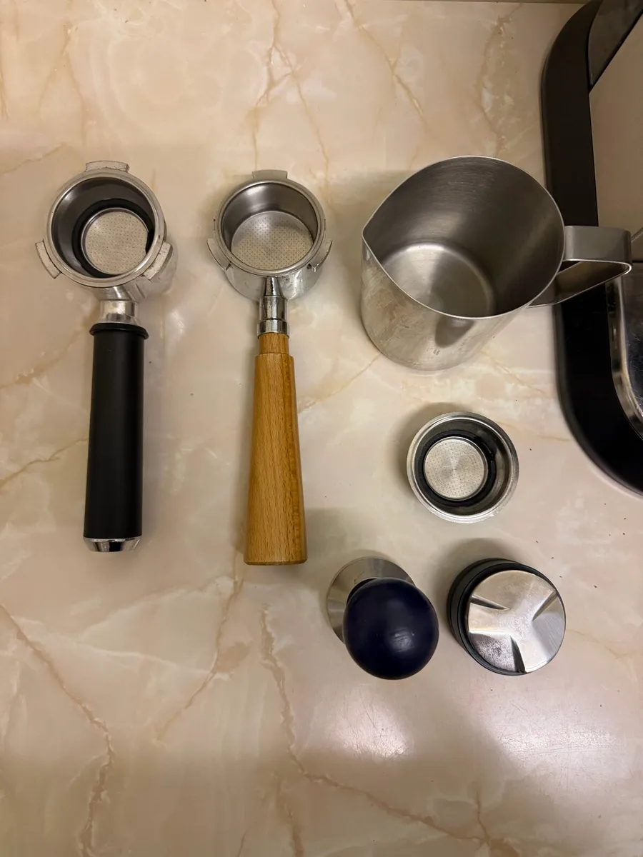 Delonghi Coffee Machine/Grinder Set - Image 3