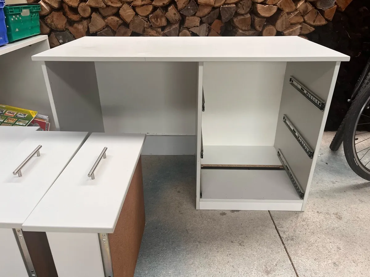 Desk - Image 4