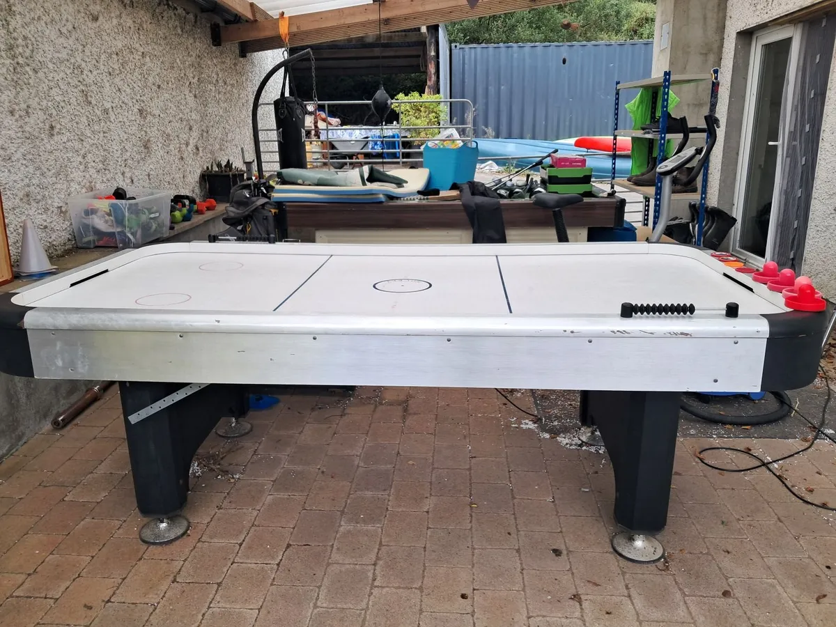 Air hockey table - Image 2