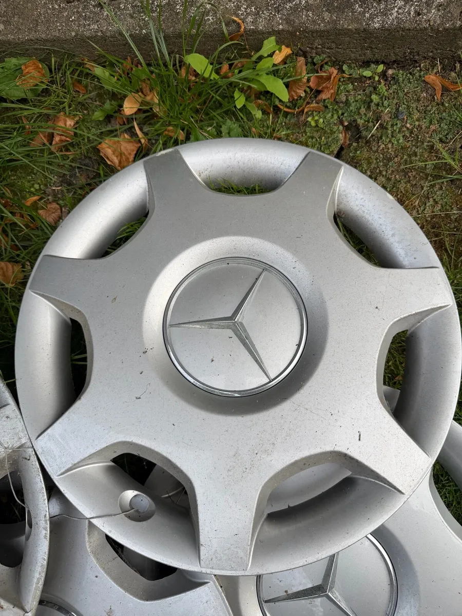 Mercedes 16 inch Hubcaps - Image 4