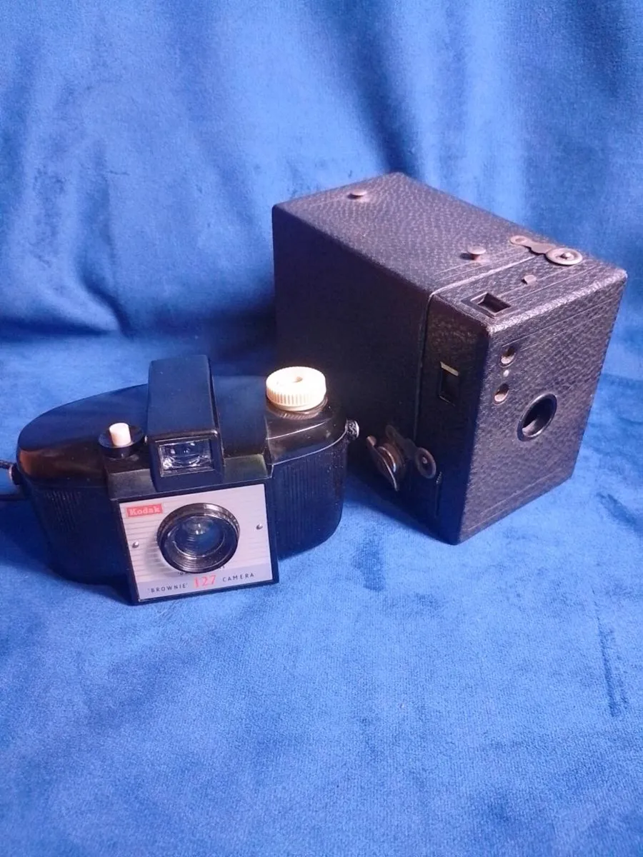 Pair of Kodak brownie vintage cameras - Image 1