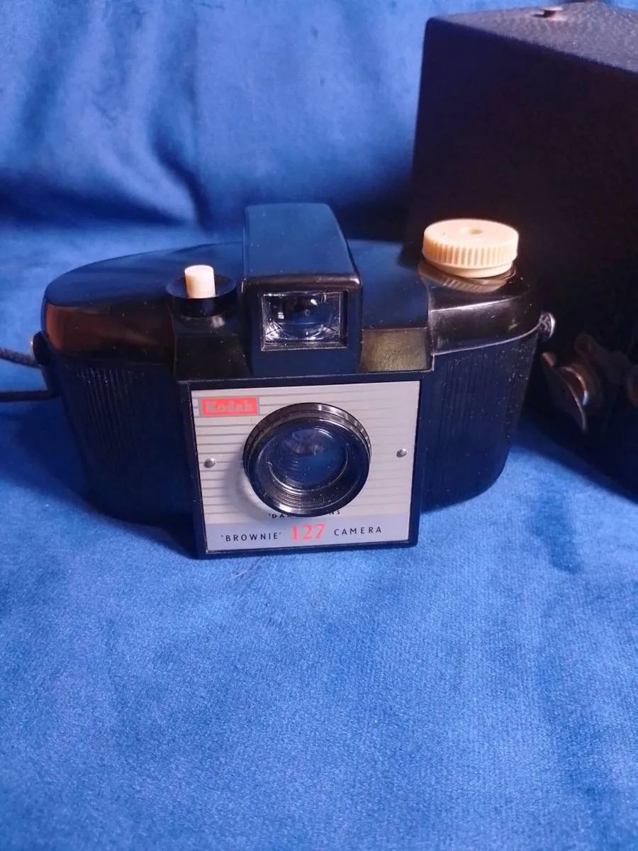 Pair of Kodak brownie vintage cameras - Image 2