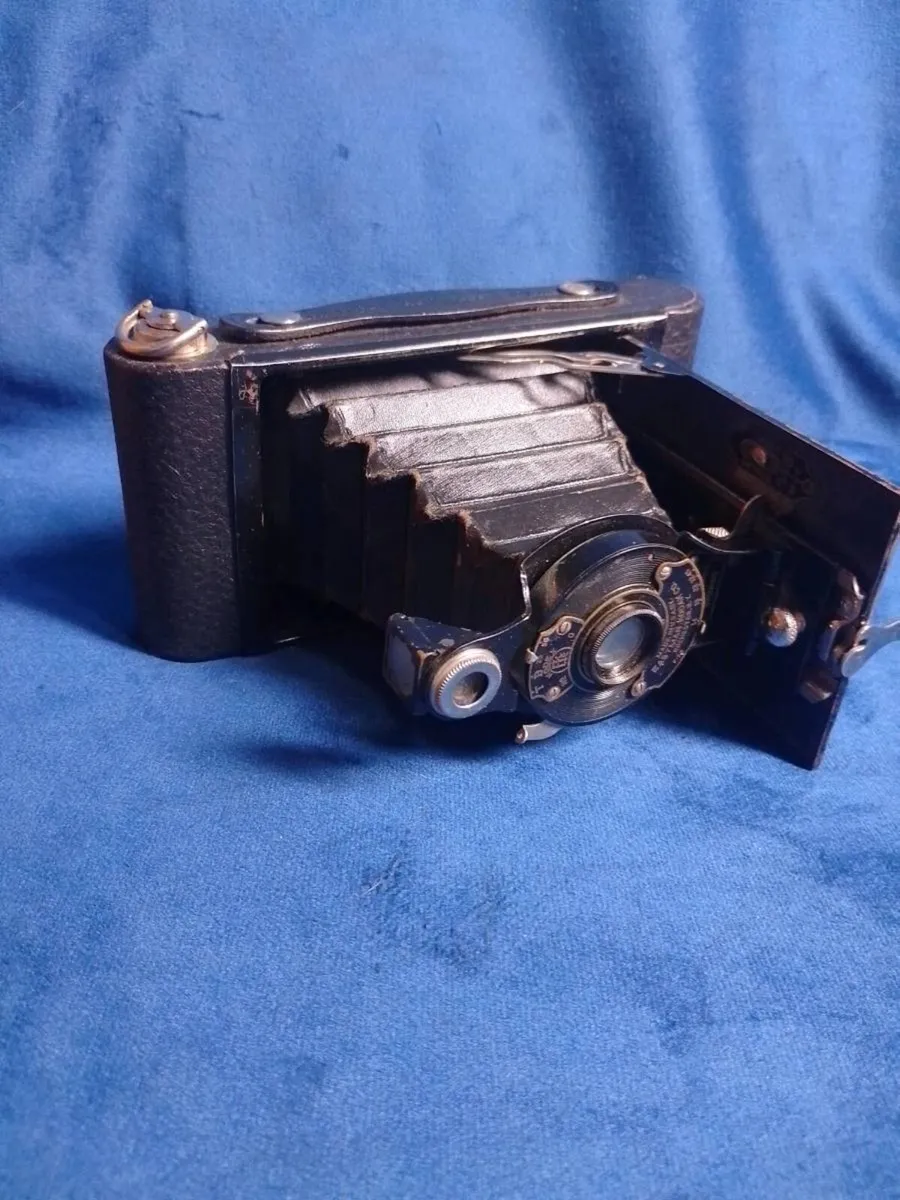 Kodak no.2 folding antique camera - Image 1