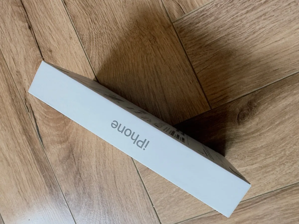 iPhone 17. 256 gb. Tesco mobile - Image 2
