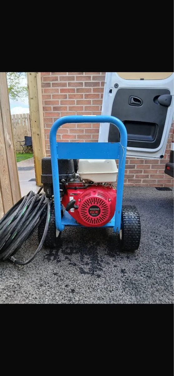 HONDA POWERWASHER LIKE NEW - Image 2