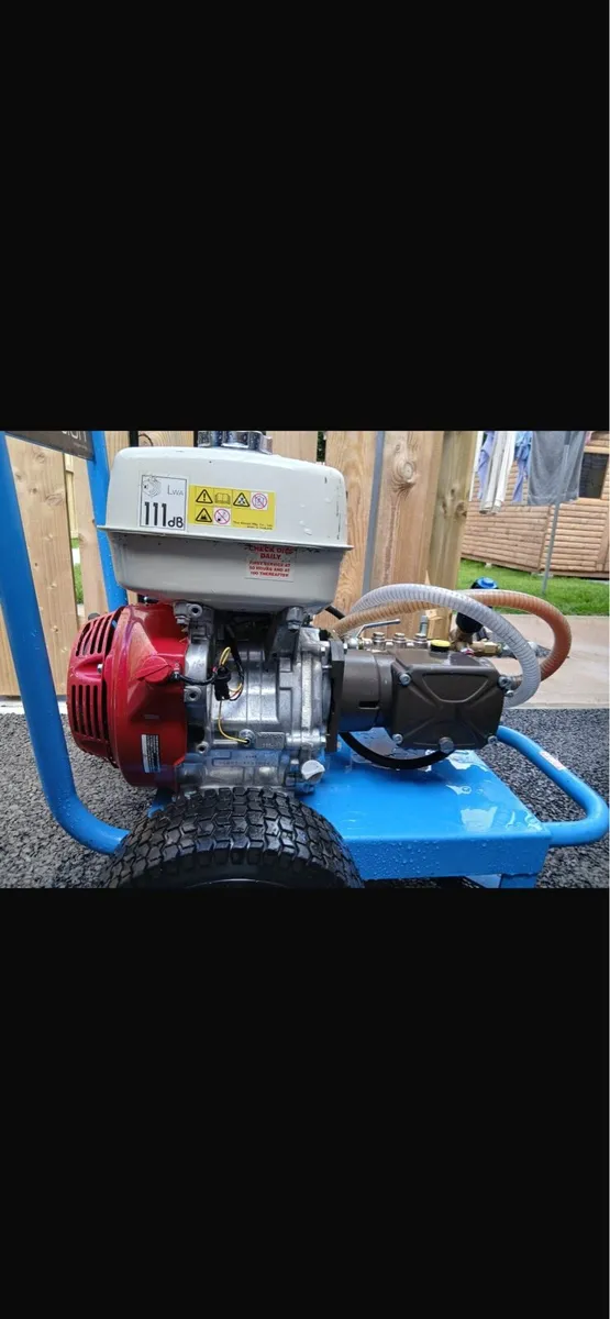HONDA POWERWASHER LIKE NEW - Image 3