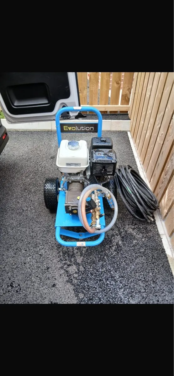 HONDA POWERWASHER LIKE NEW - Image 4