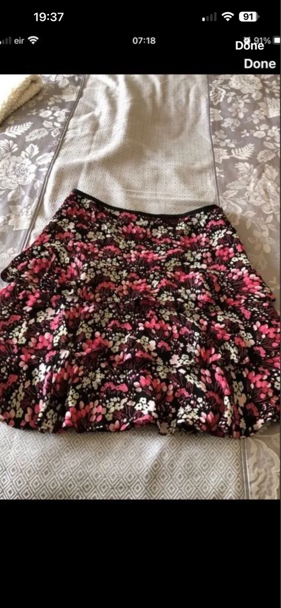 Ladies designer skirt size 10 €10 - Image 4