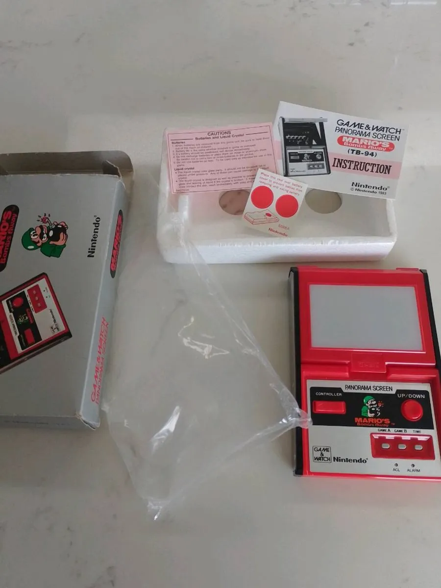 1983 Nintendo bombs away with box - Image 1