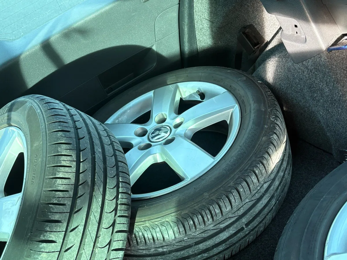 4 genuine good Volkswagen wheels and decent tyres - Image 3
