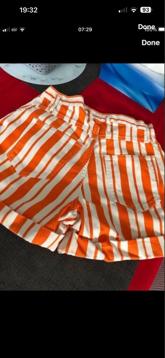 Ladies stunning designer shorts size 8 €10 - Image 2