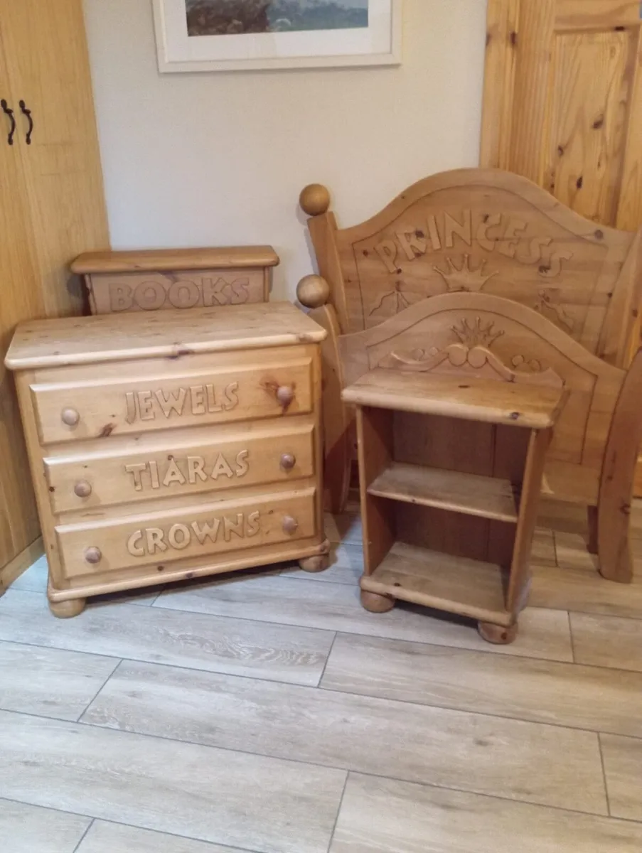 Bedroom furniture - Image 1