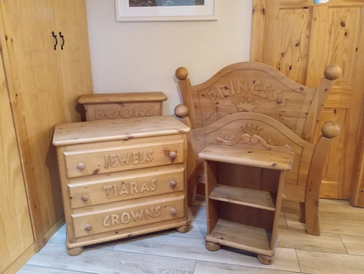 Bedroom furniture - Image 2