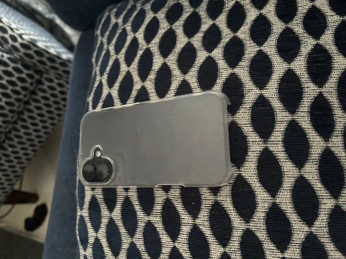 iPhone 16 - Image 2
