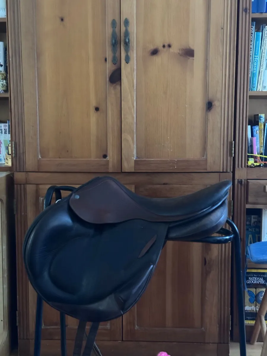 Childeric CFAP 18” medium wide brown saddle - Image 3