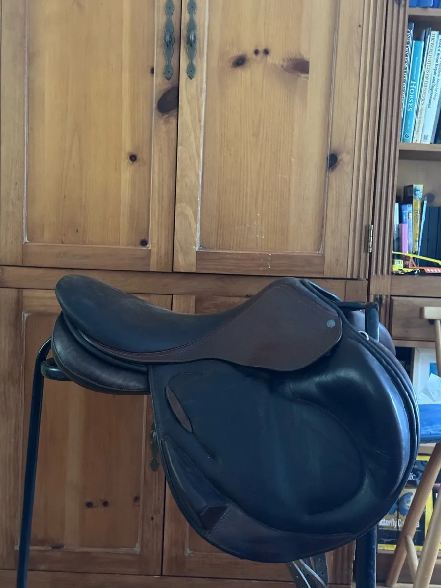 Childeric CFAP 18” medium wide brown saddle - Image 2
